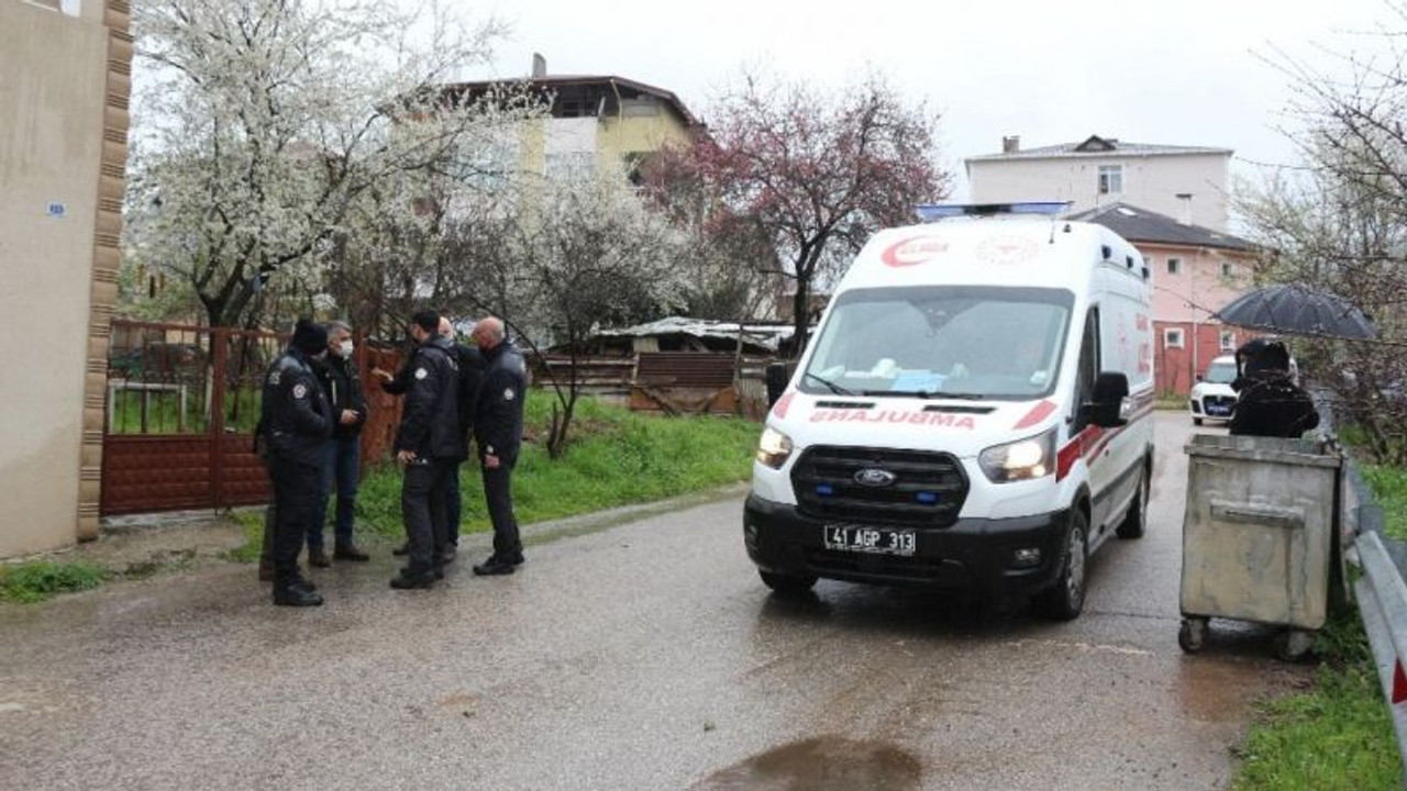 Kısıtlamada sokakta bıçaklı kavga: 3 yaralı