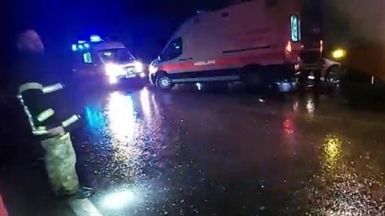 Tır ile otomobil kafa kafaya çarpıştı: 1 ölü
