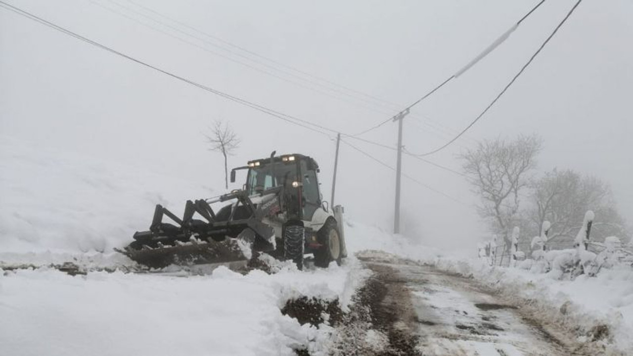 İzmit Belediyesi köy yollarını ve ara sokakları sürekli açık tutuyor