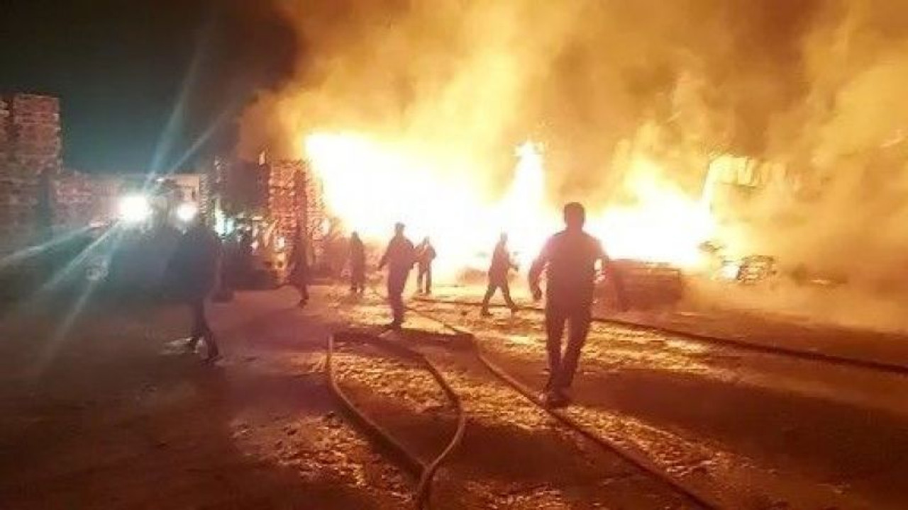 Palet fabrikasında yangın