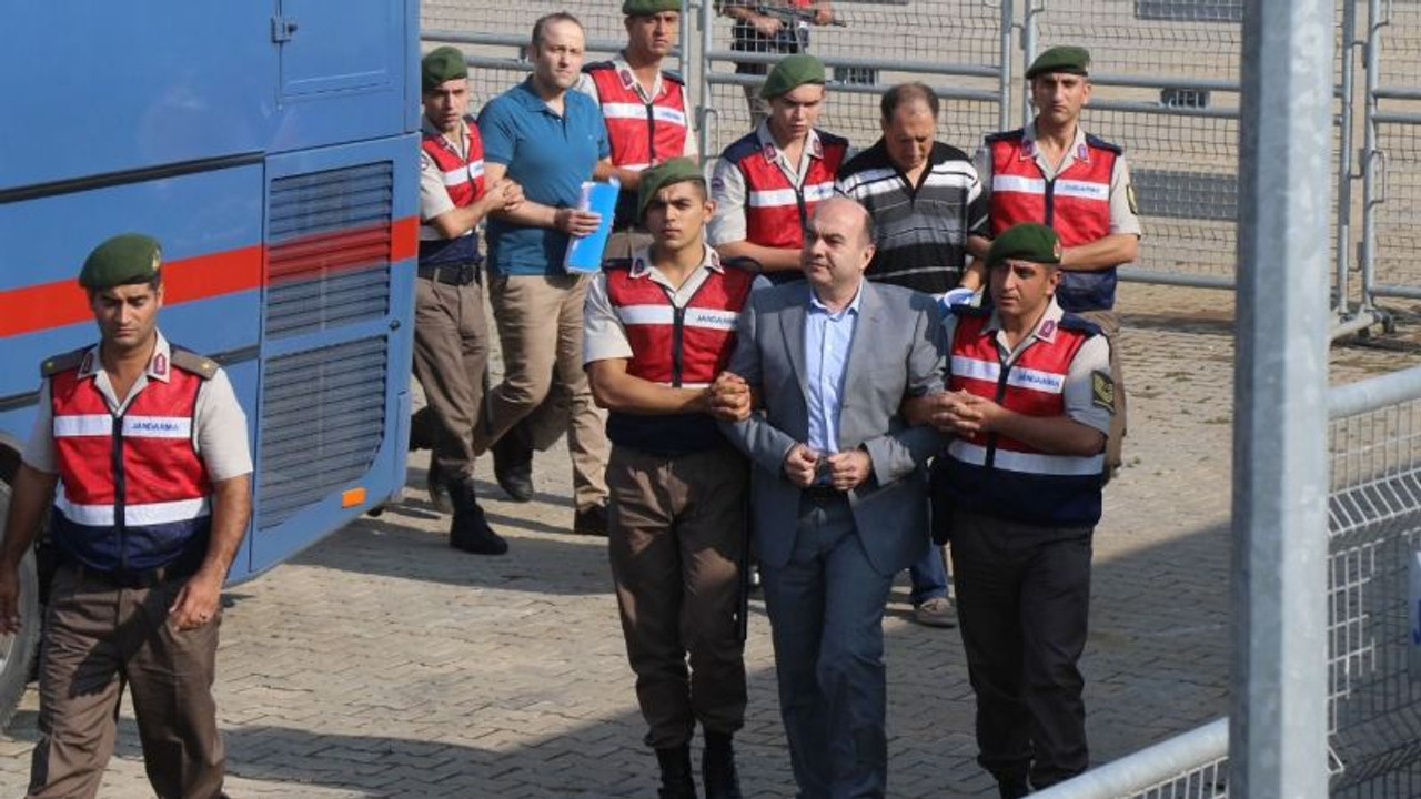 Darbeci amirale Cumhurbaşkanına hakaretten 7 yıl hapis