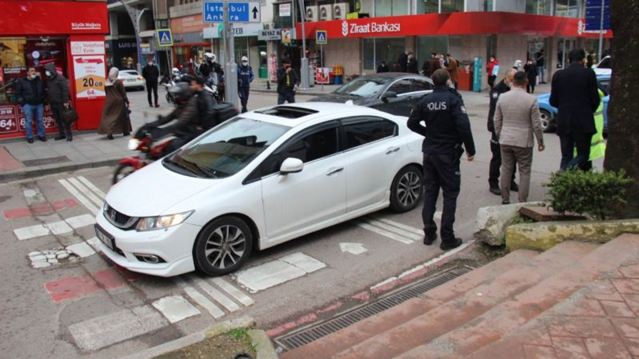 Karşıdan karşıya geçmek isterken otomobil çarptı