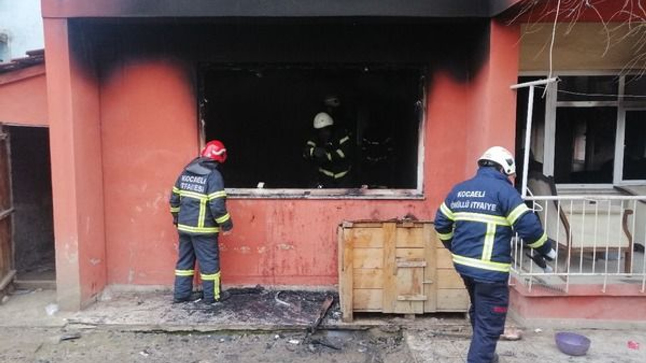 Elindeki sigara ile uyuyunca yangın çıktı