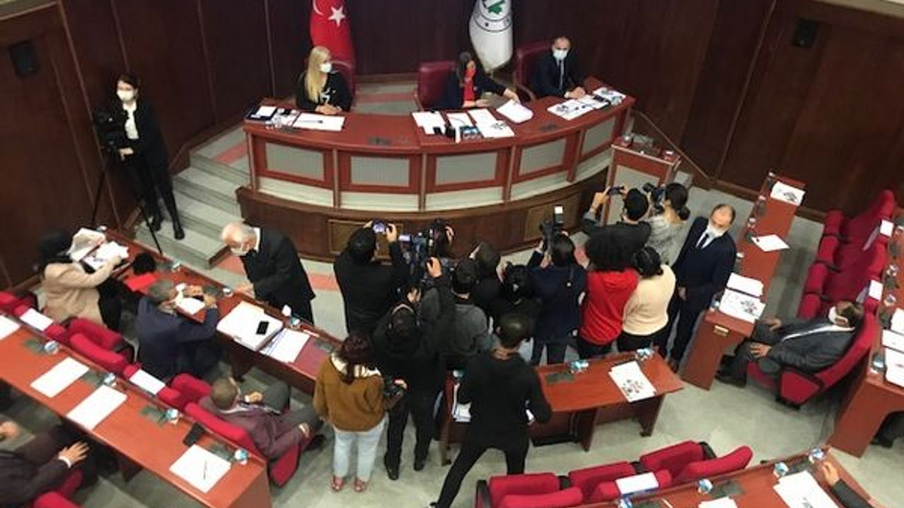 İzmit’te şaşırtan meclis! Önerge yok