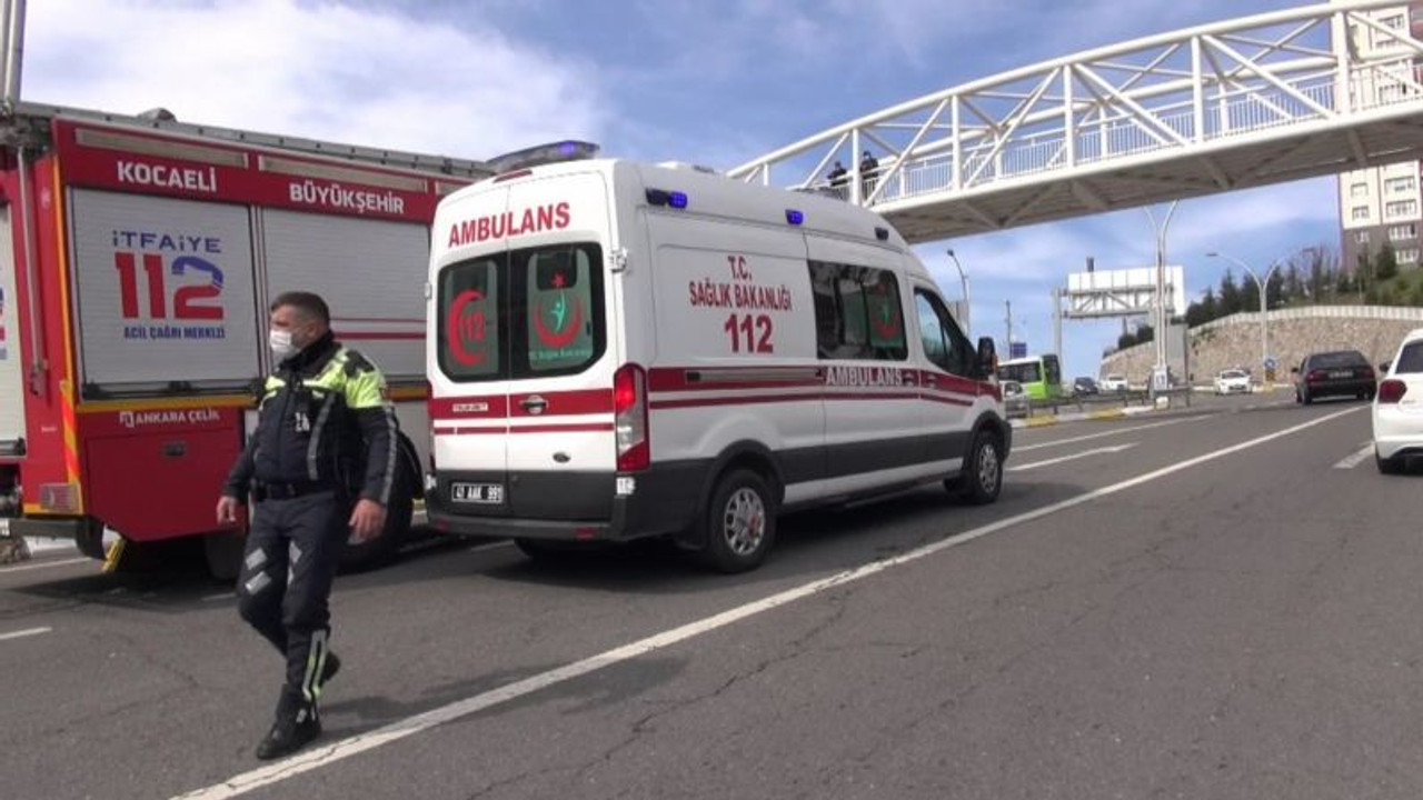 Otomobil rampada yan yatınca trafik felç oldu: 1 yaralı