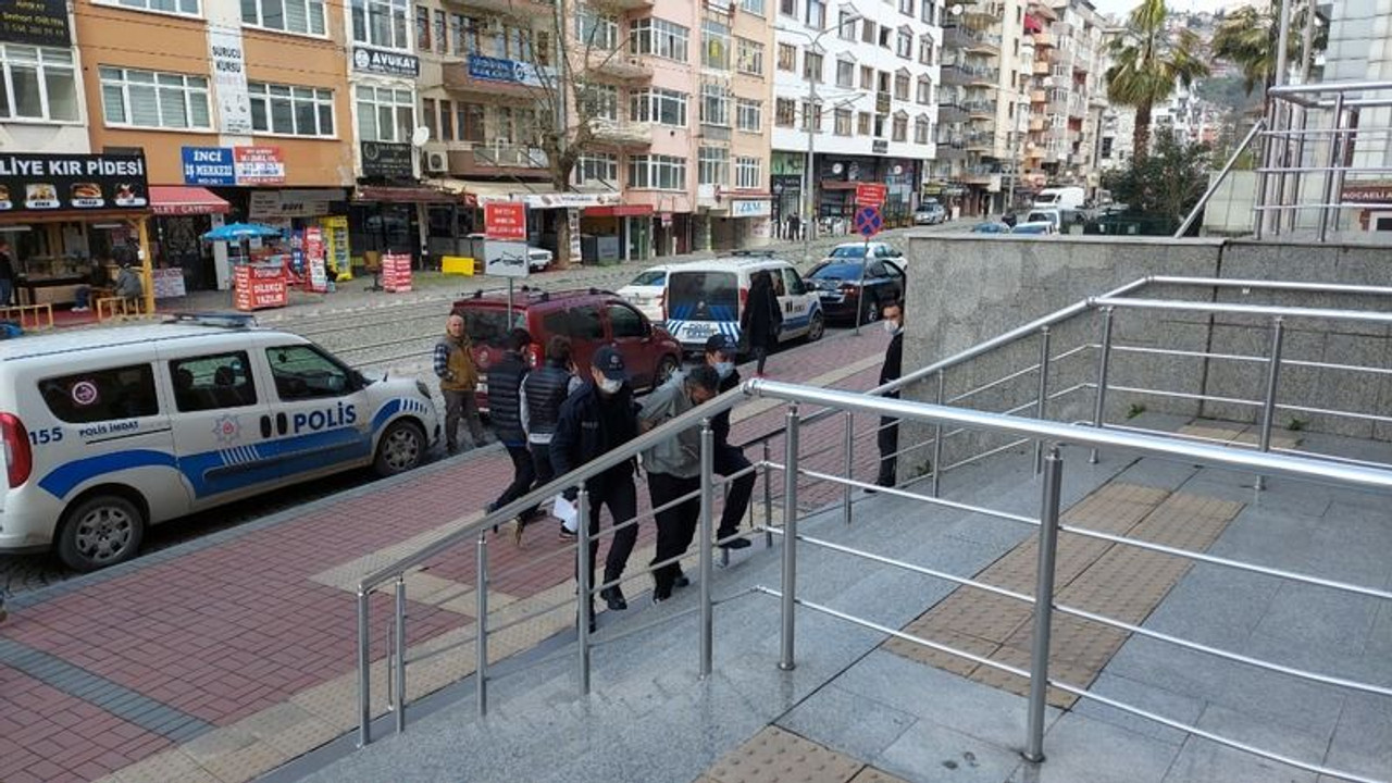 Kız çocuklarının fotoğraflarını çeken şahıs adliyede