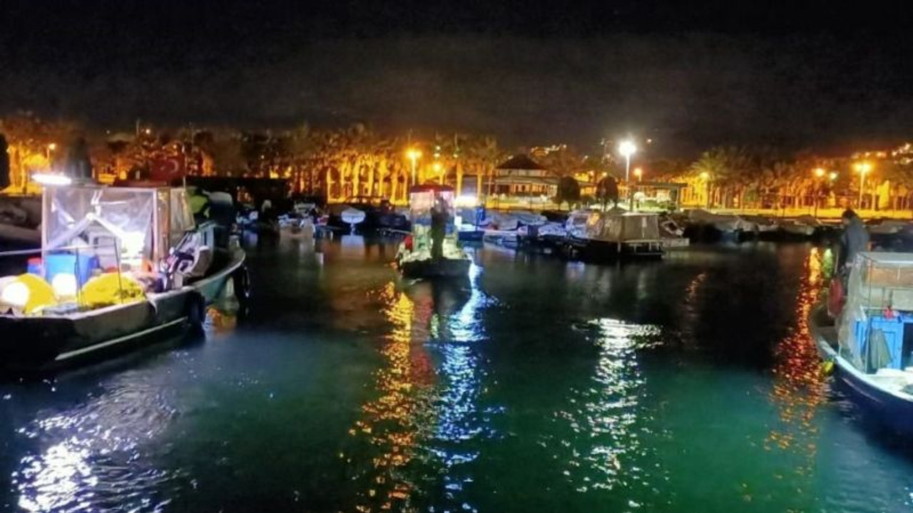 Tekneler karaya oturdu, 7 kişi mahsur kaldı