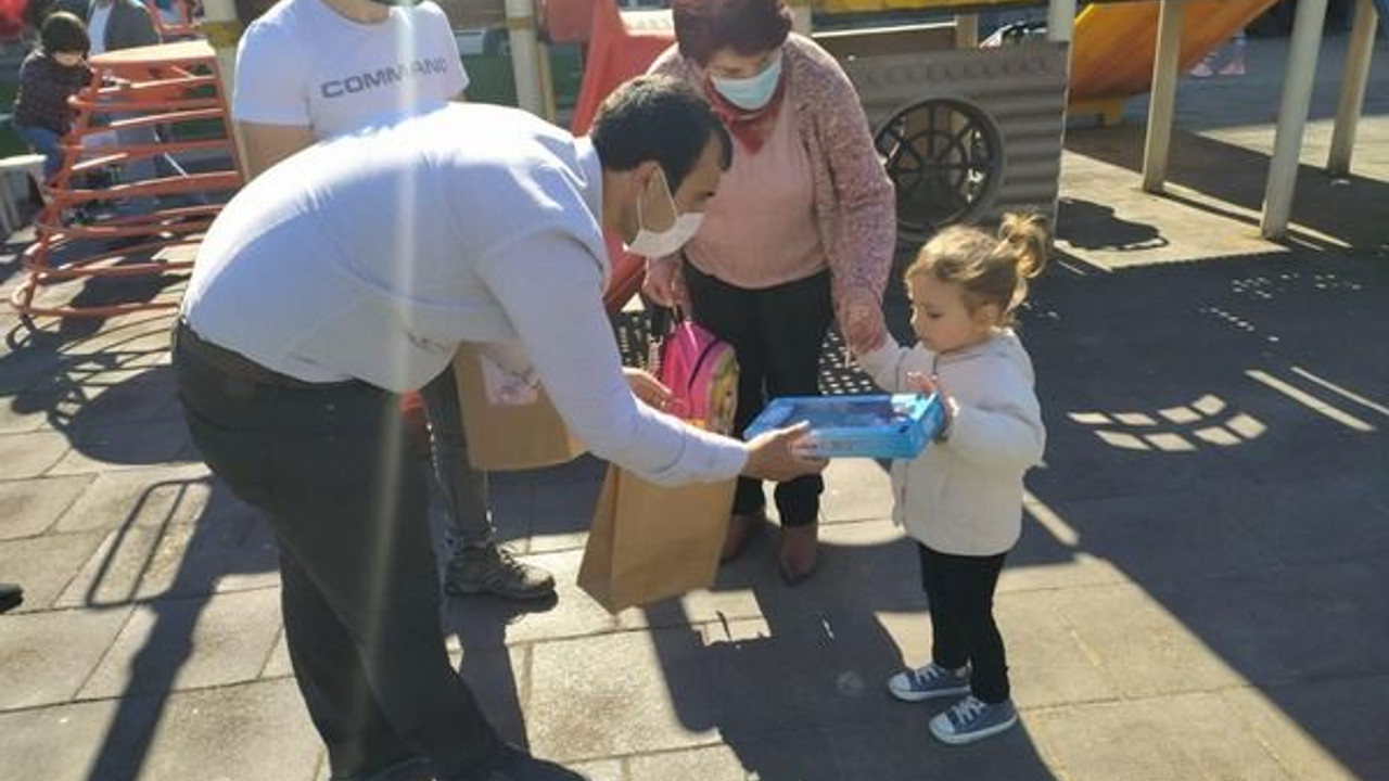 CHP’li gençler çocukları sevindirdi