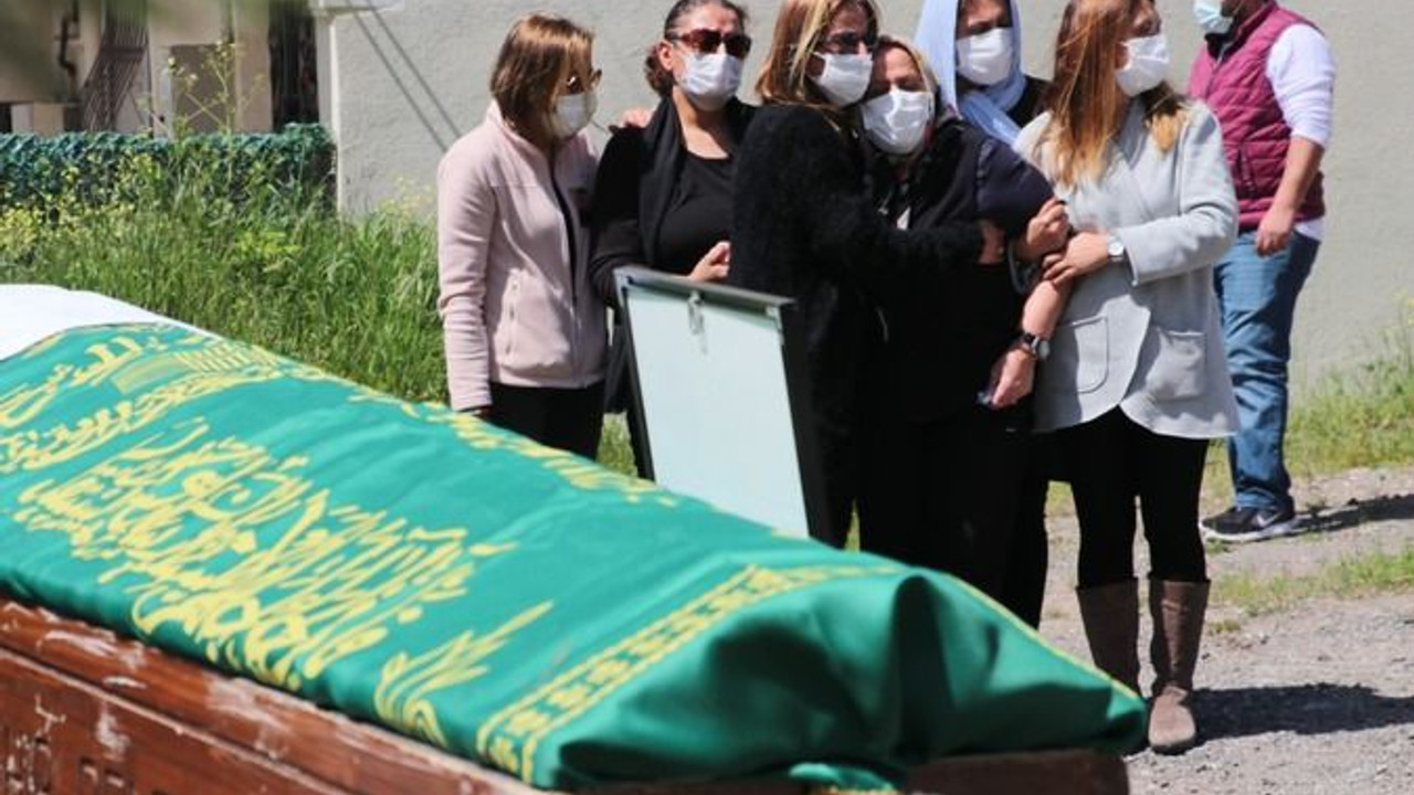 Koronaya yenilen öğretmen toprağa verildi