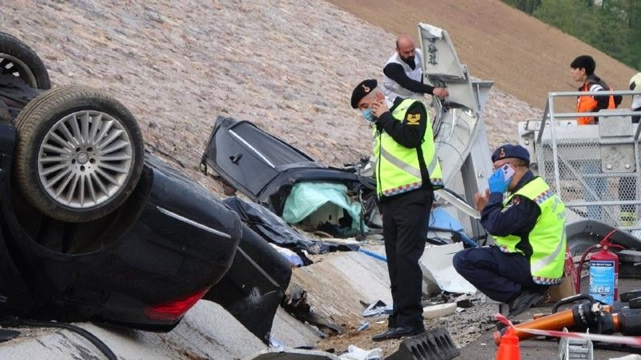 4 kişinin öldüğü kazada hurdaya dönen otomobilin şoförü izinliymiş