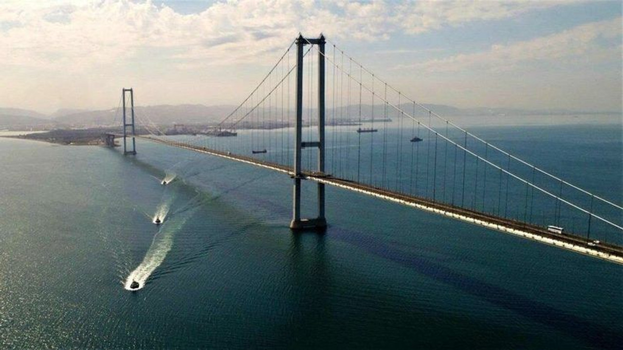 Köprülere çuvalla para emekliye 100 lira zam