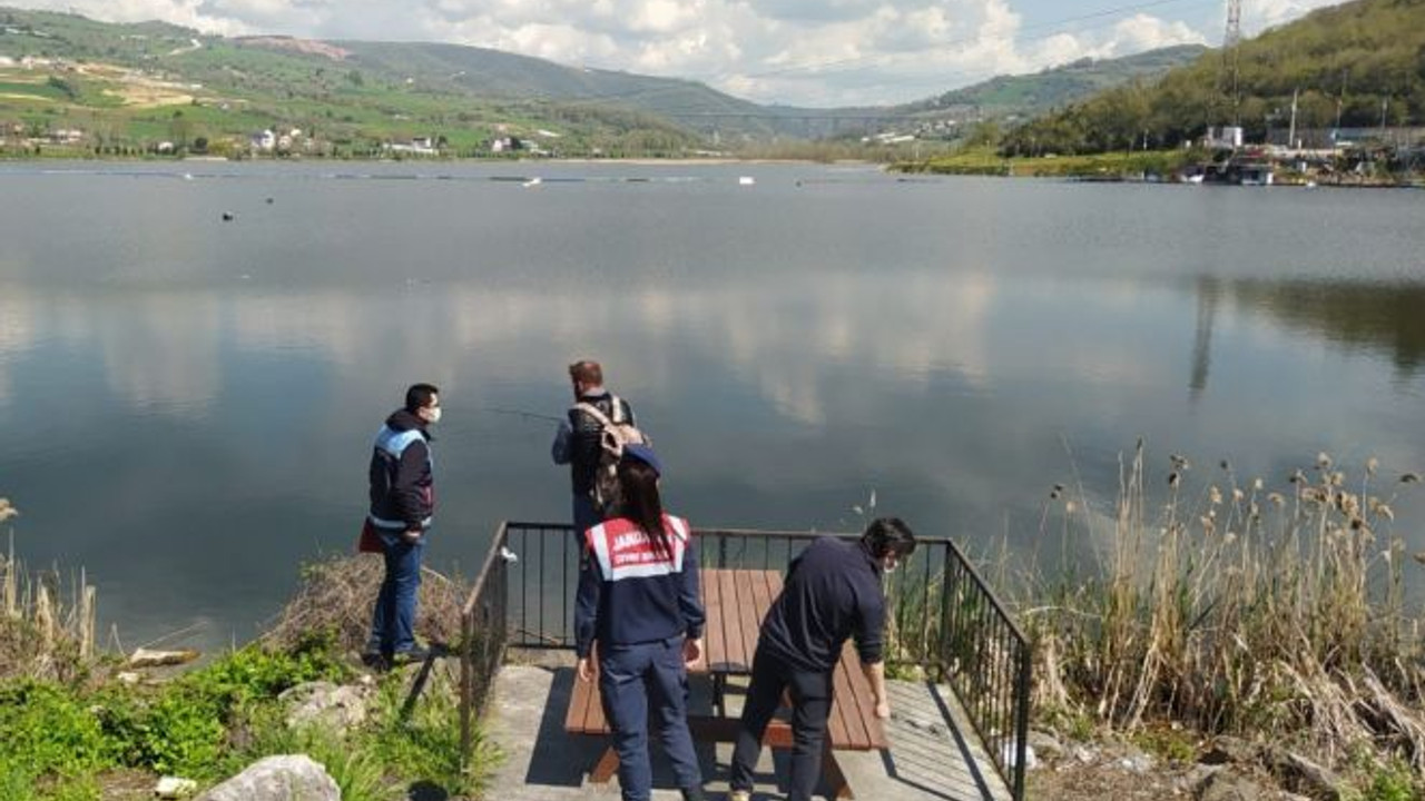 Kaçak sazan avcılarını jandarma yakaladı