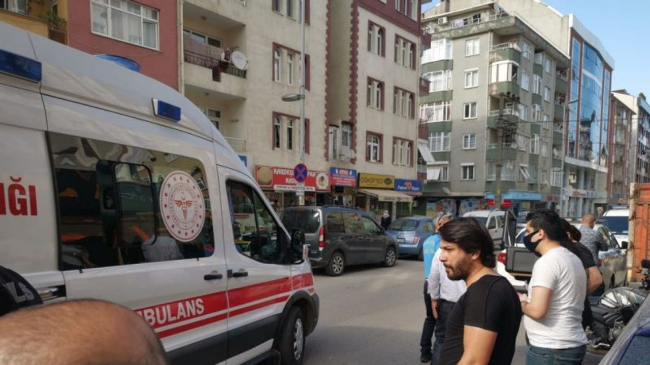 Topun peşinden caddeye koşan çocuğa motosiklet çarptı