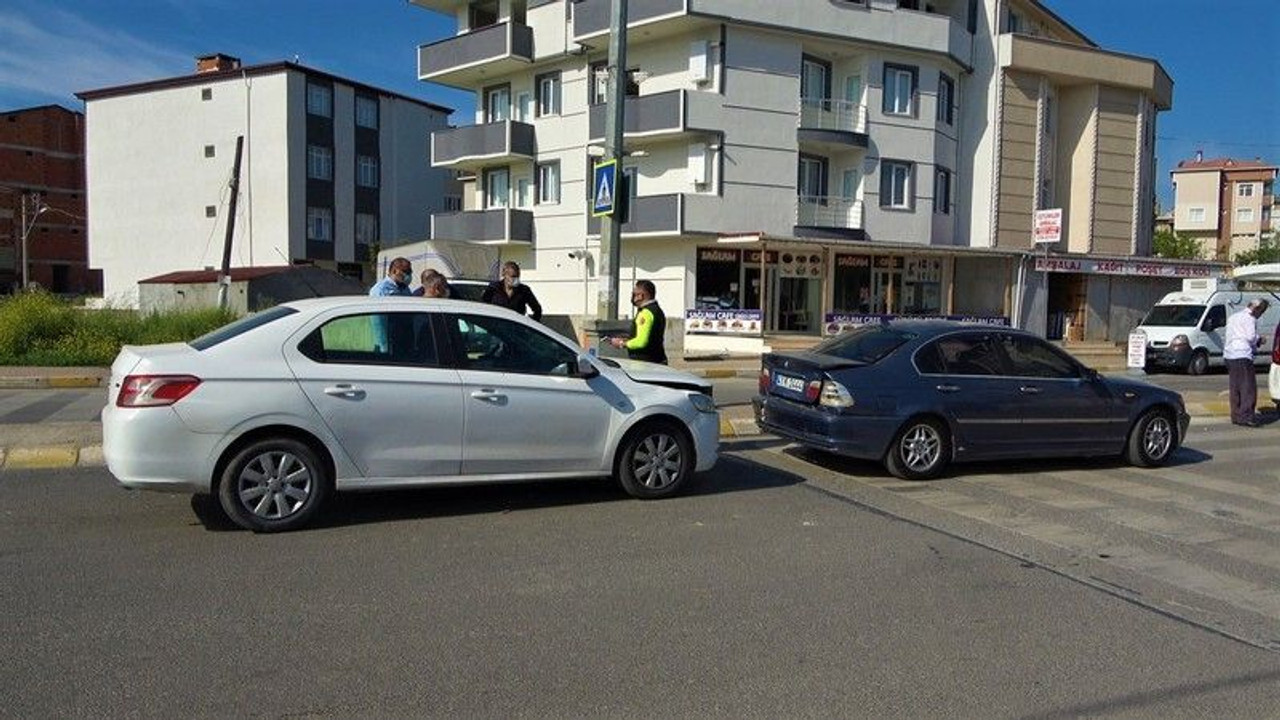Arka arkaya giderken çarpıştılar
