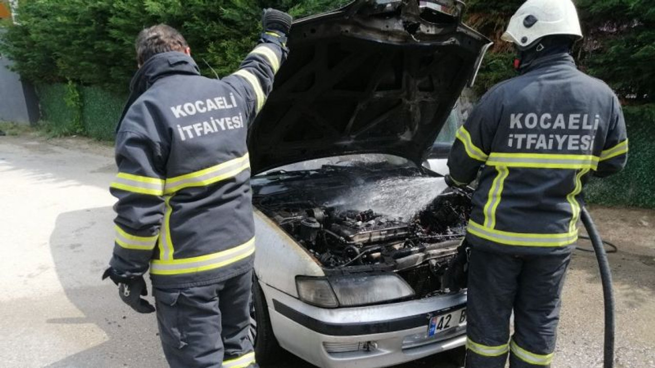 Markete gitmek için bindikleri otomobil bir anda alev aldı