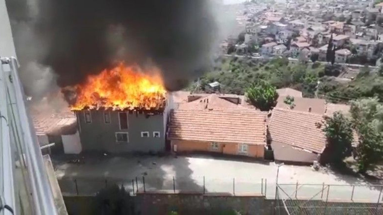 Yanan ev başka dairelere de zarar verdi