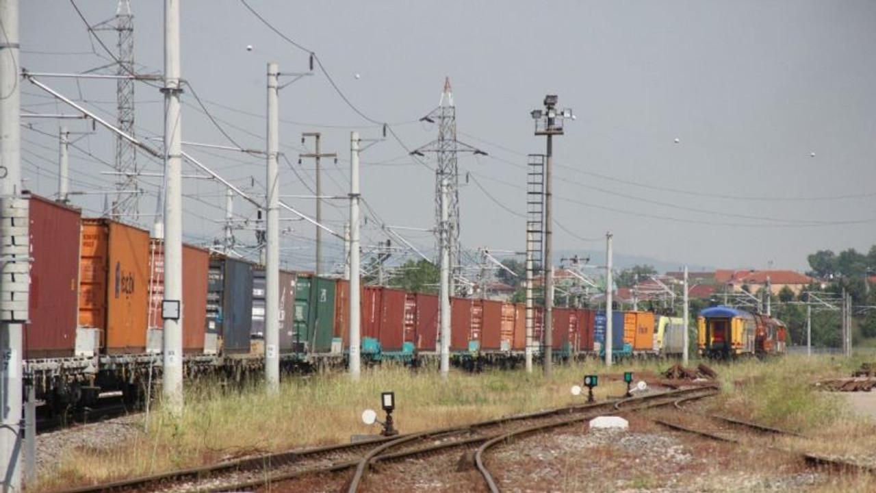 41 vagonlu 2 ihracat treni Kocaeli’den yola çıktı