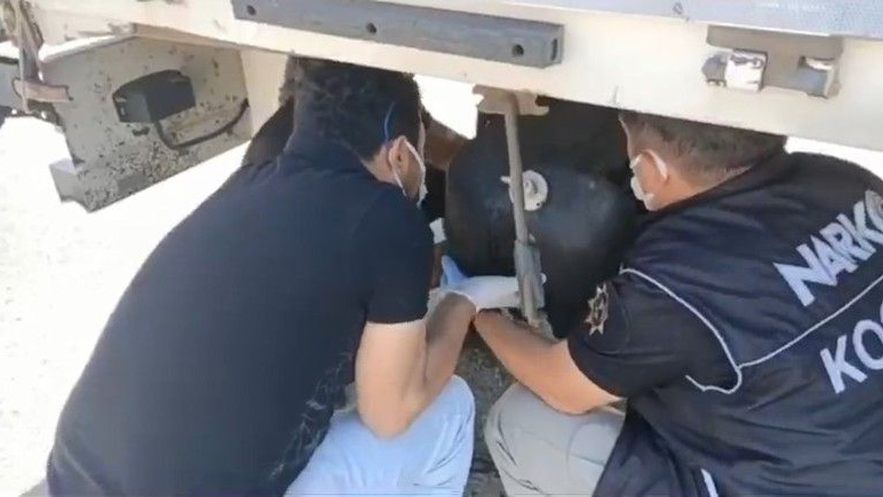 Tır dorsesindeki uyuşturucu zulasını hassas burun patlattı