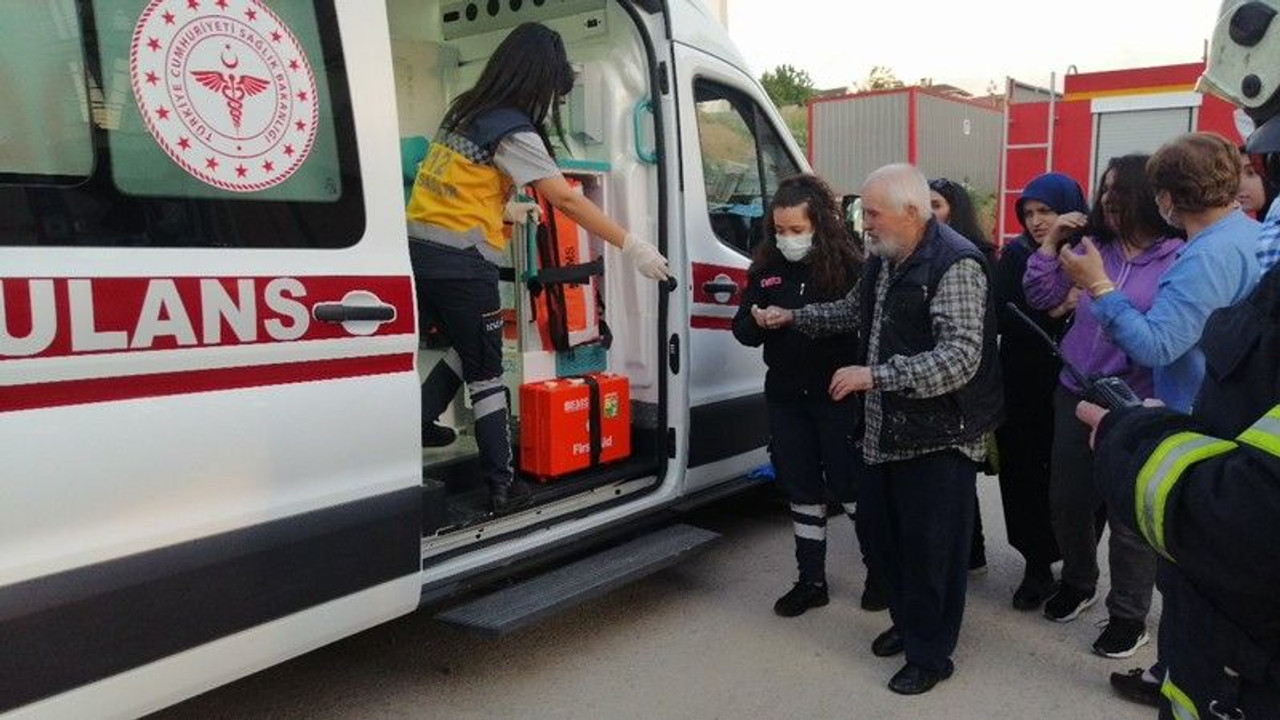 Evde çıkan yangında yaşlı adam hastanelik oldu