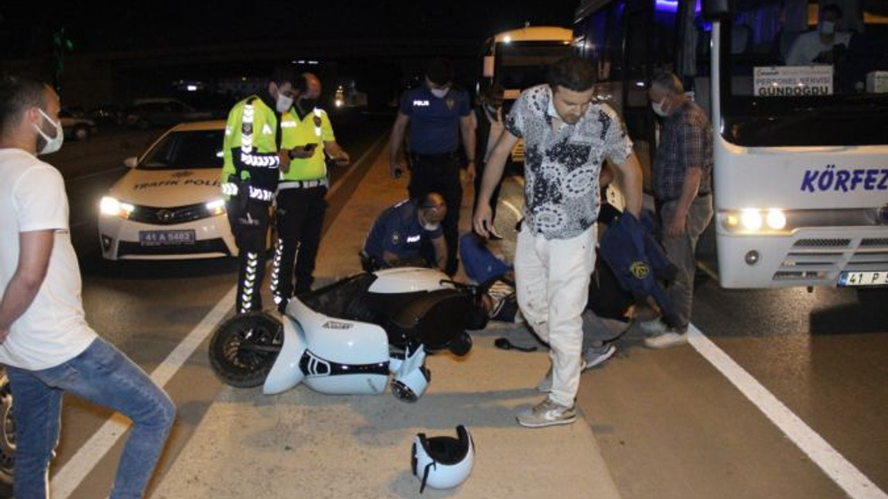 Motosiklet savruldu, sürücü ve arkadaşı yaralandı