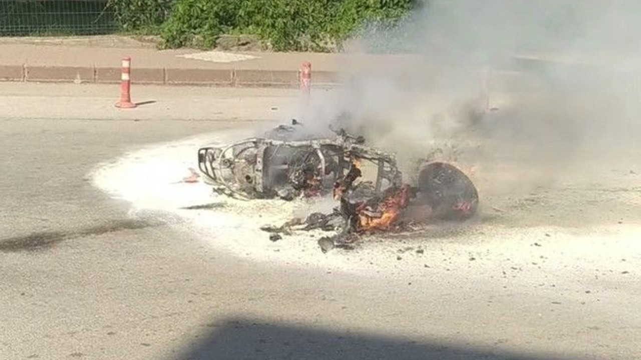 Yeni aldığı motosikleti alev alev yandı, kendisi hastanelik oldu