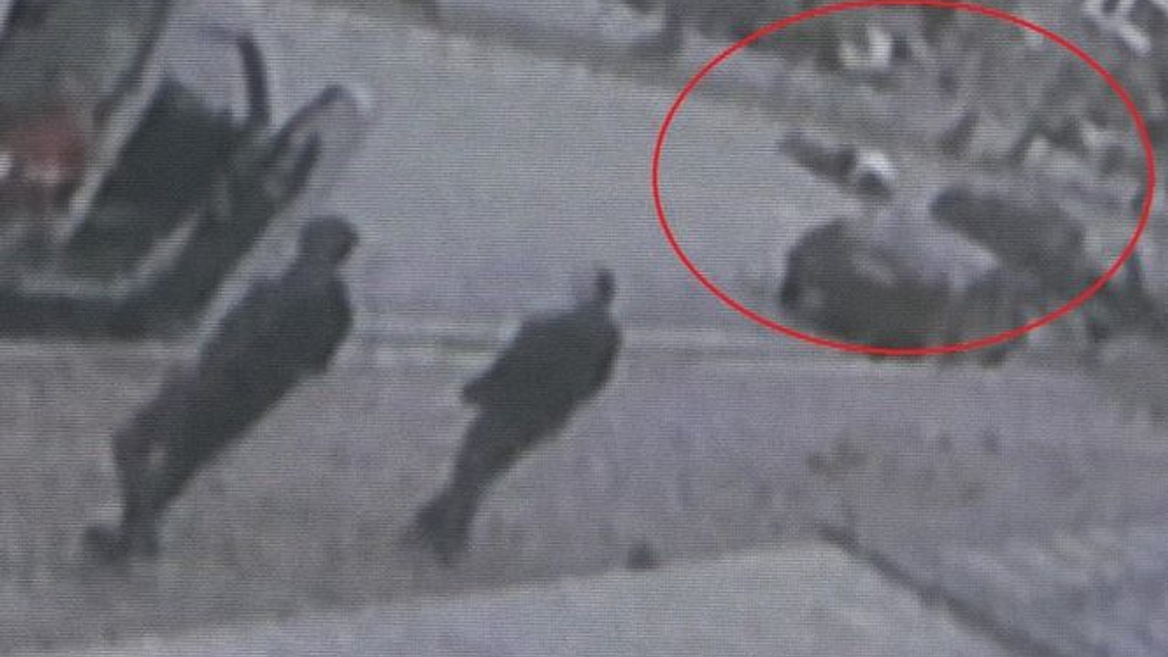 Ters yönden giden motosikletli, otomobille böyle çarpıştı!