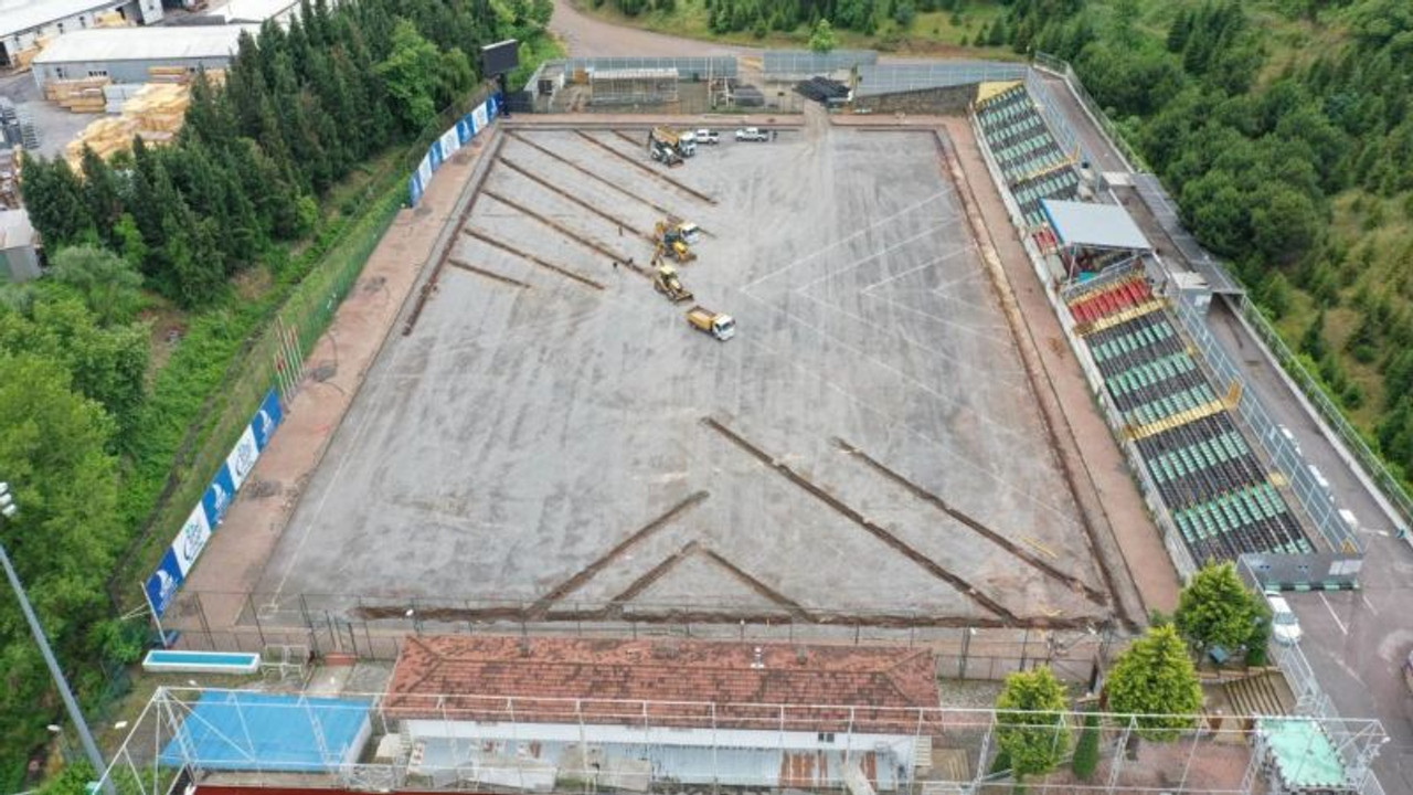 Derince Stadı yenileniyor
