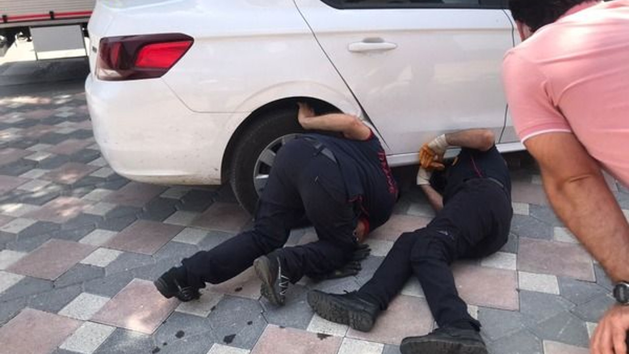 Ezmemek için durdu, arabaya girince ekipler harekete geçti