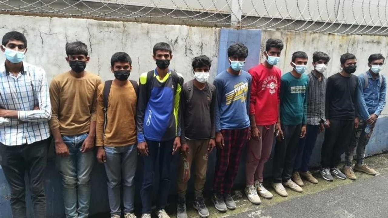 Durdurulan otobüste 11 göçmen yakalandı