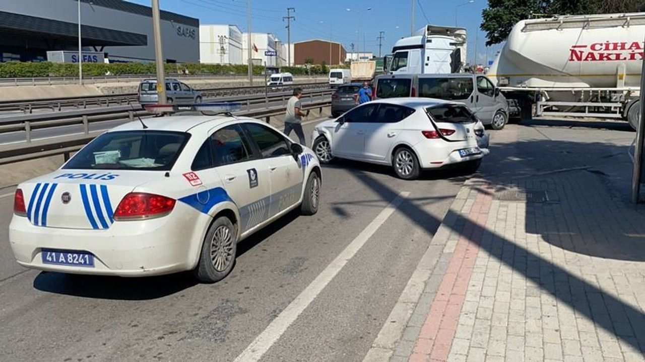 3 araç birbirine girdi, 11 yaşındaki çocuk yaralı!