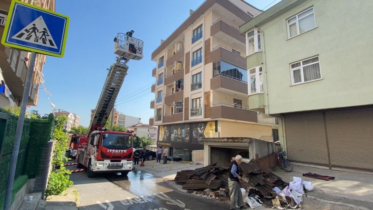 Tadilatı yapılan çatı alevlere teslim oldu