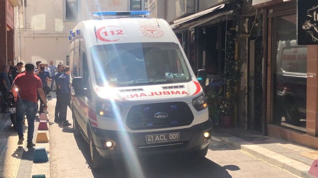 Motosikletinin üzerine oturan gençleri uyardı, bıçaklandı!