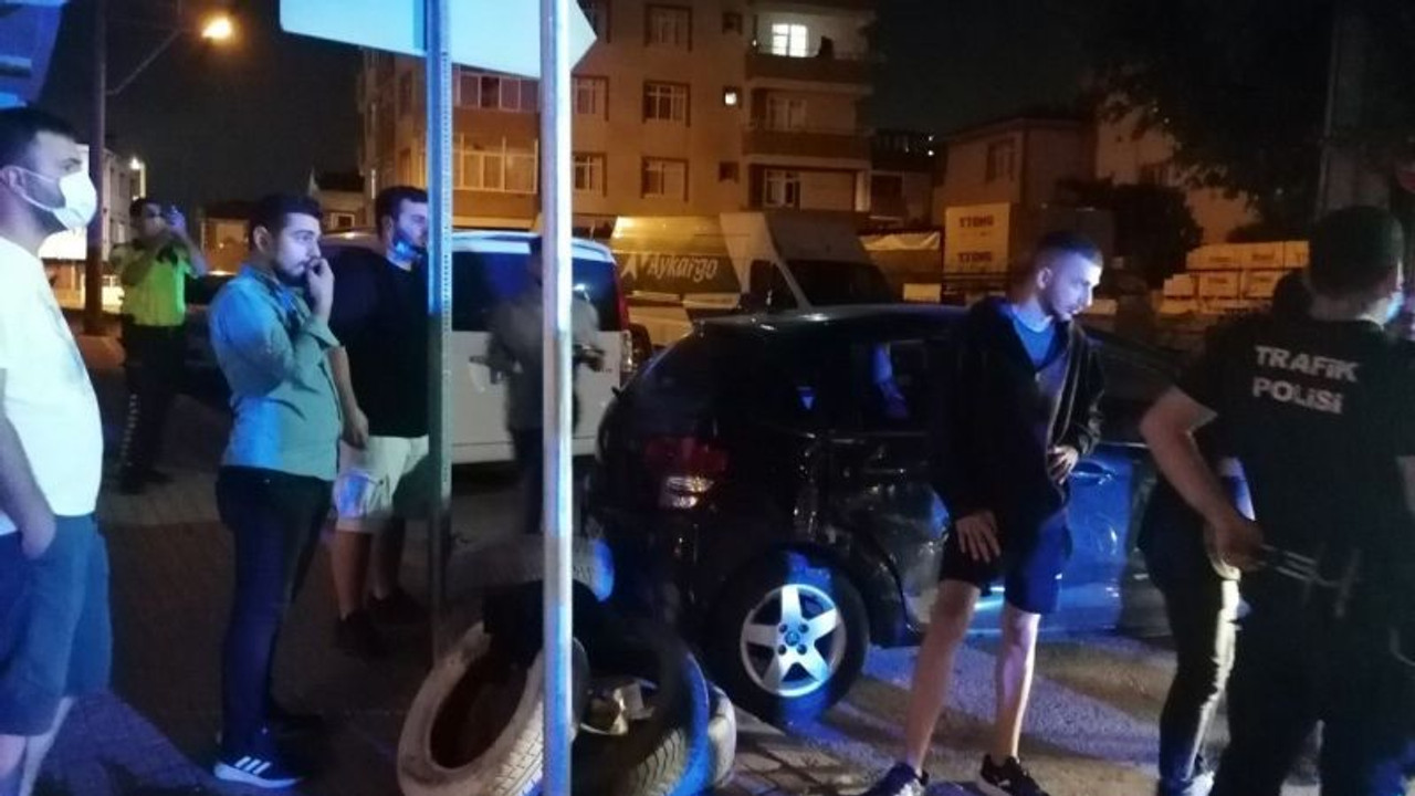 Otomobil ile servis minibüsü çarpıştı: 2 yaralı