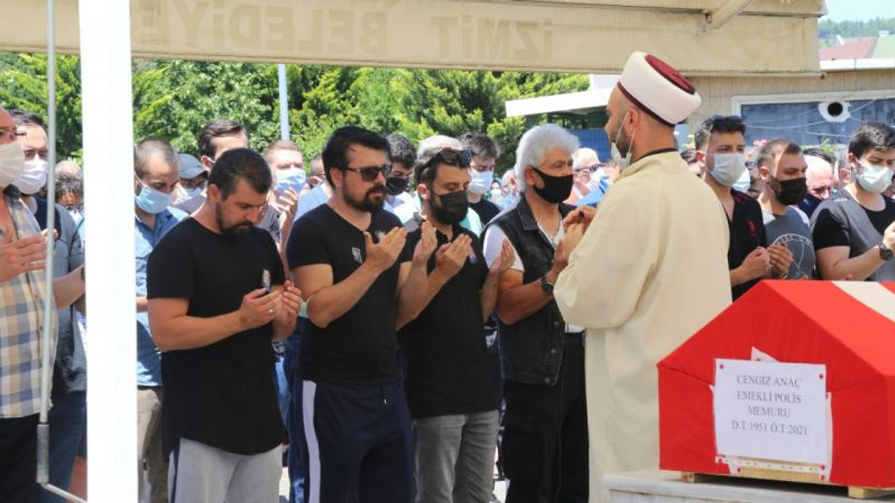 Çok sevdiği bisikletiyle tırın altında kalan emekli polis son yolculuğuna uğurlandı