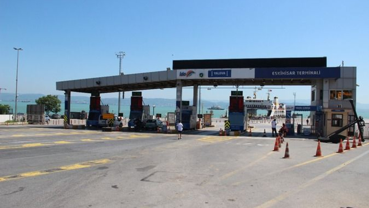 Bayram öncesi feribot iskelesinde şaşırtan görüntü