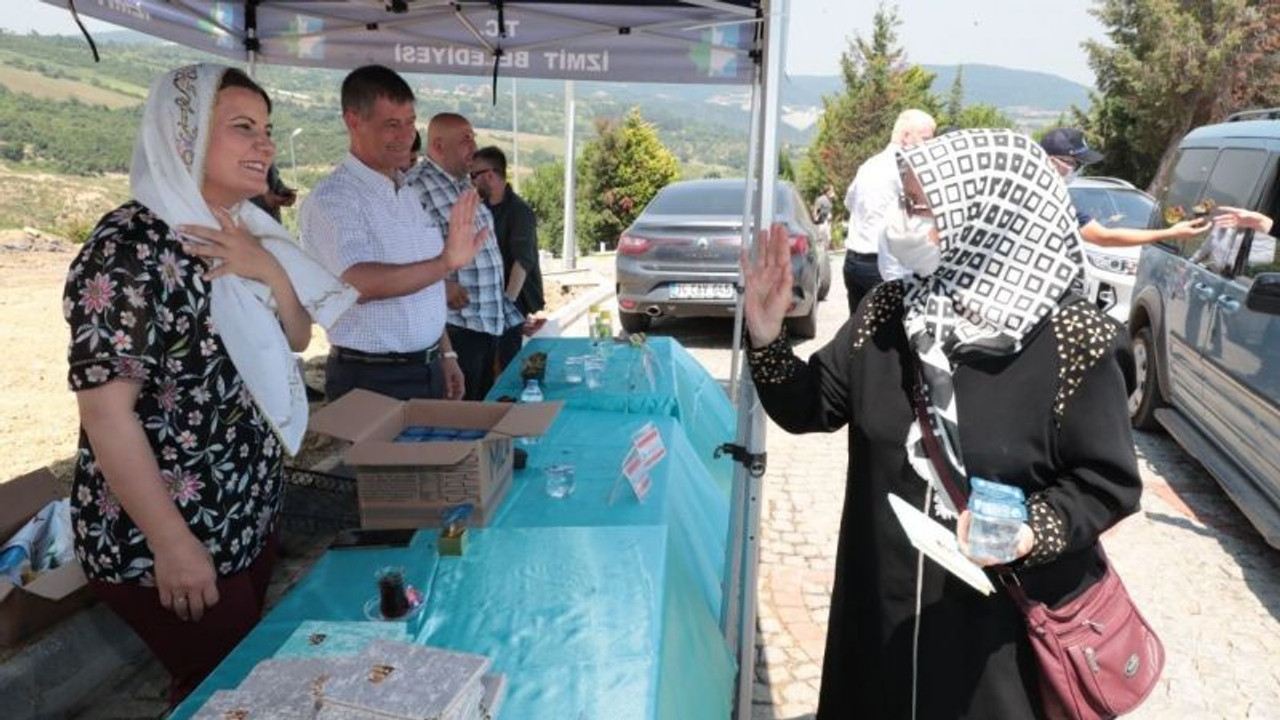 Başkan Hürriyet, vatandaşlara Yasin-i Şerif hediye etti