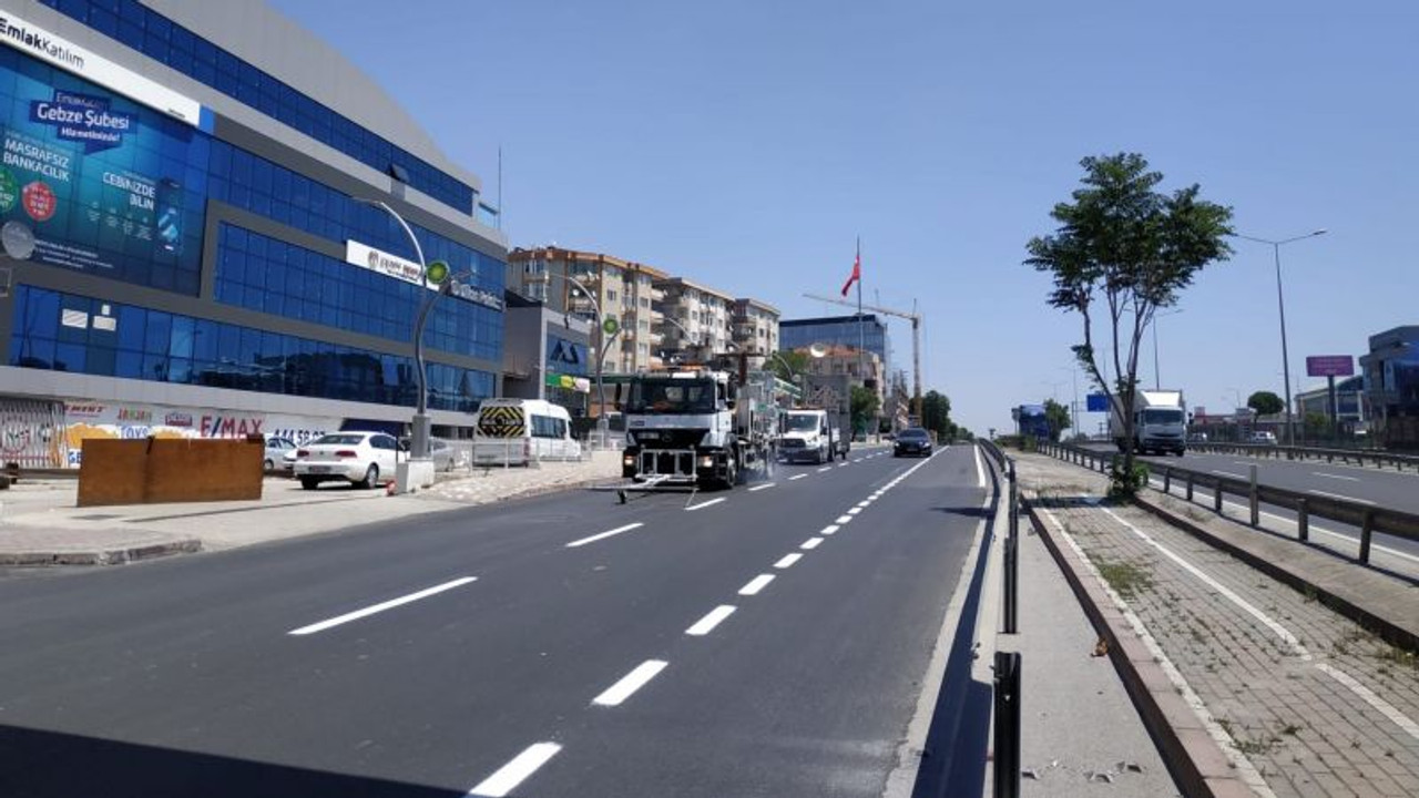 Gebze İstanbul Caddesi'nde yol çizgileri çizildi