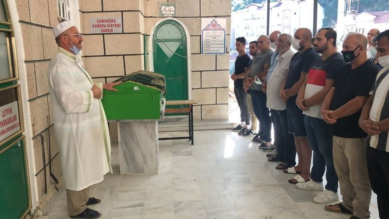 Fransız balkondan düşerek ölen kadın son yolculuğuna uğurlandı