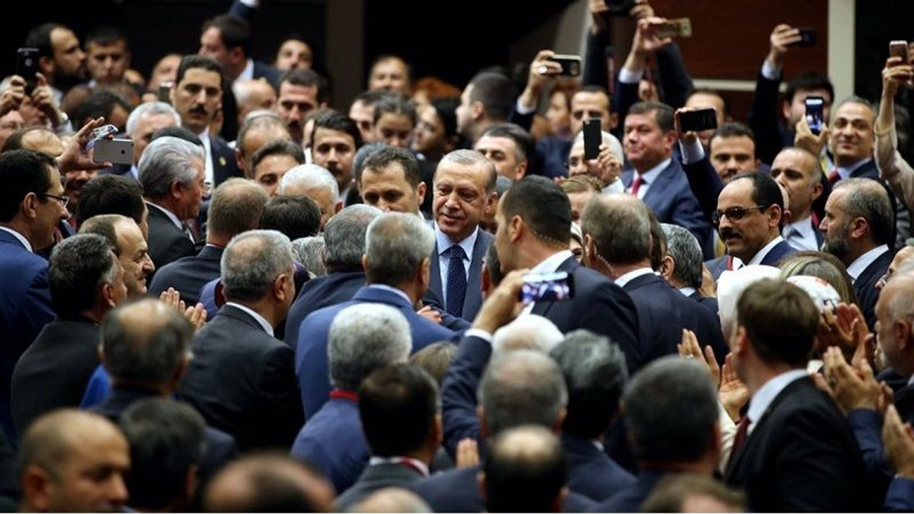 AKP 1 haftada havlu attı!