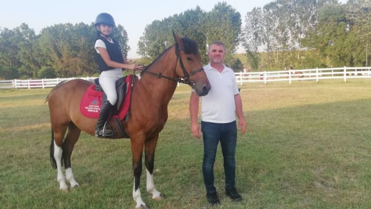 Binicilik kulübü sporcusunun birincilik başarısı