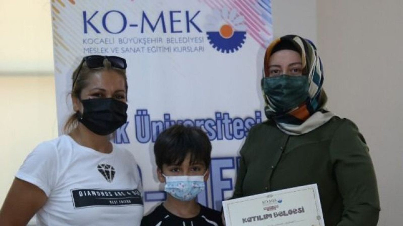 Ev Becerileri ve Anne Çocuk Atölyeleri kursiyerleri belgelerini aldı
