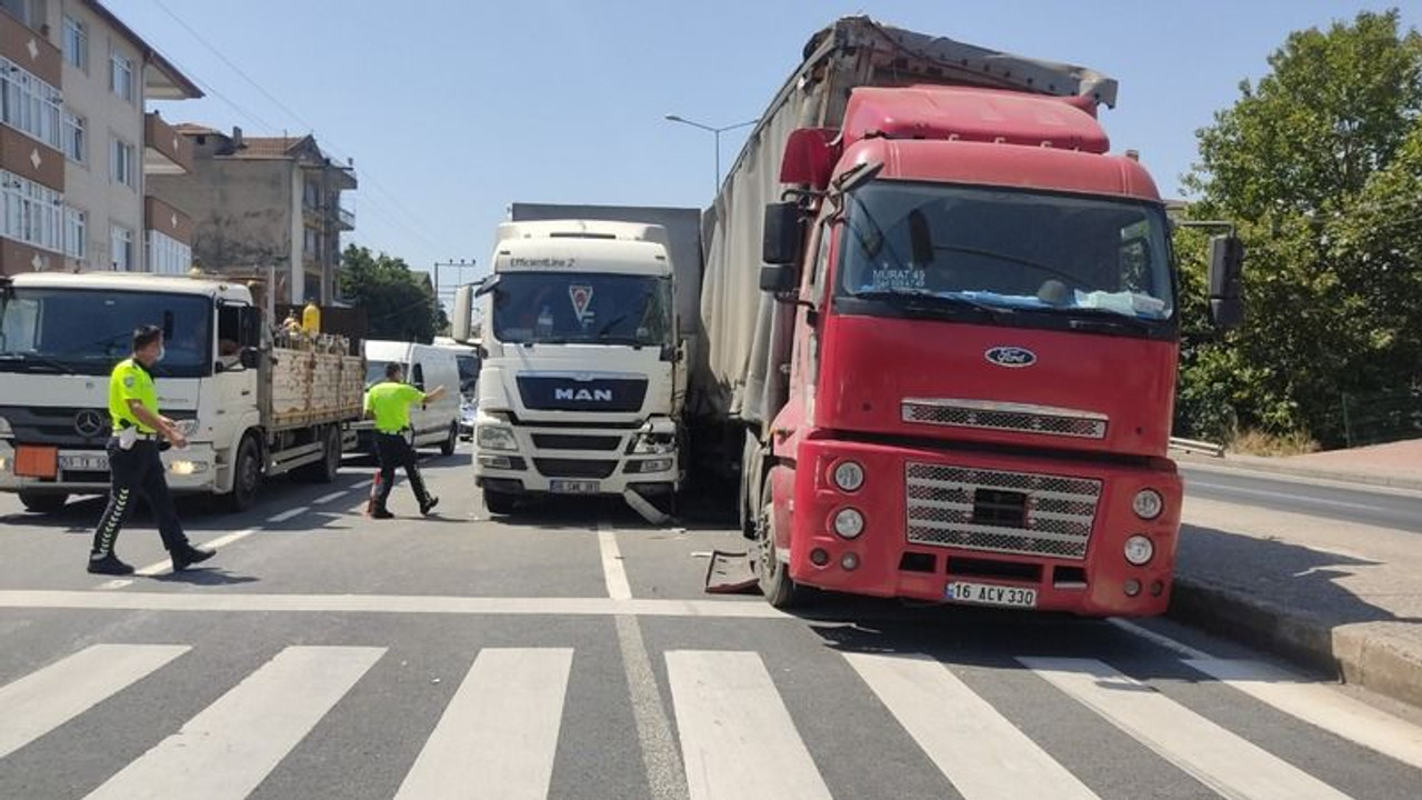 Gölcük'te 2 TIR çarpıştı: 1 yaralı