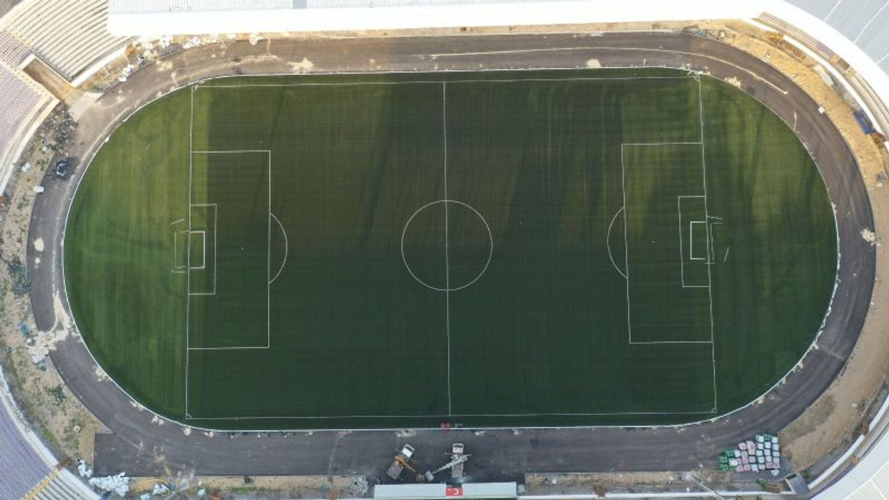 Gebze Stadı'nın çim halı zemini serildi