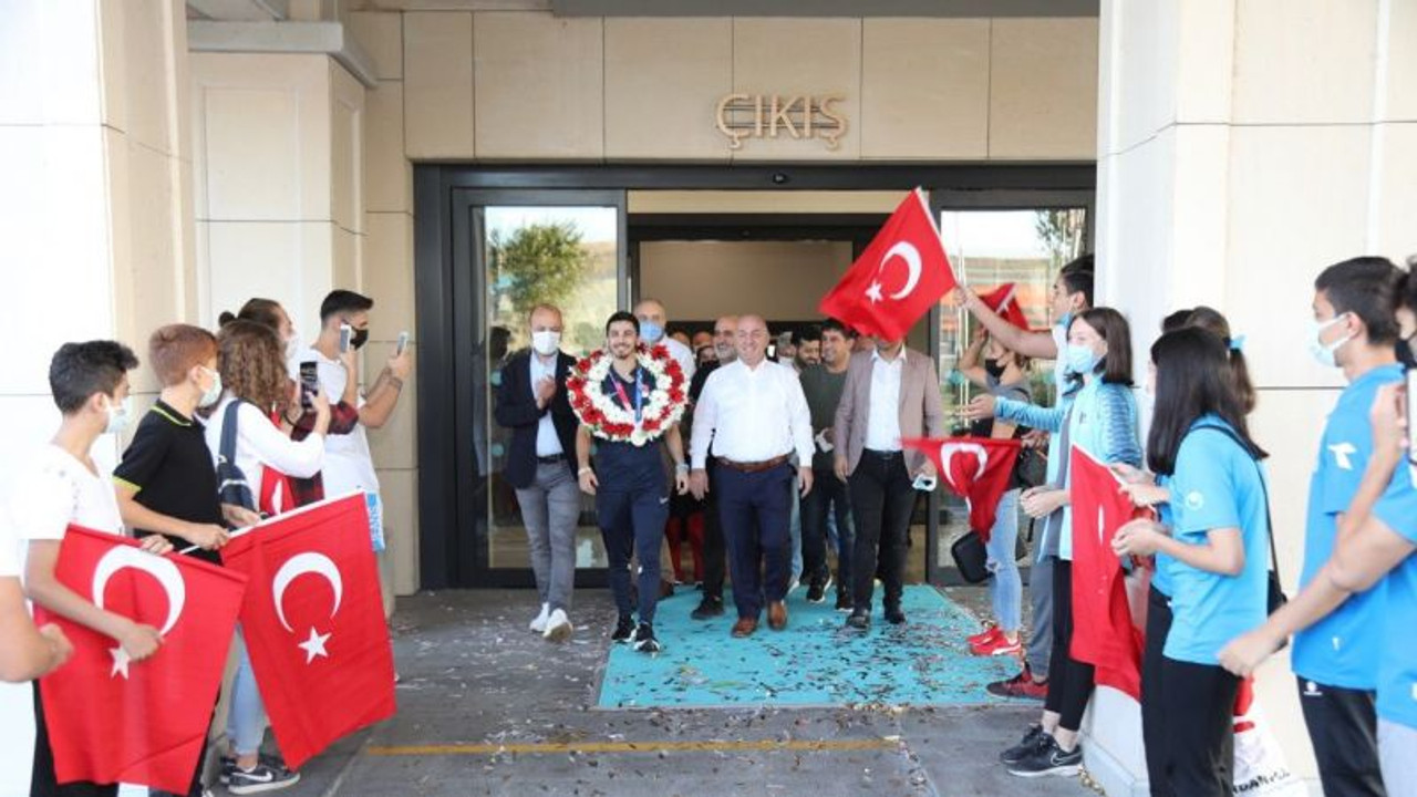 Olimpiyat ikincisi Eray Şamdan havaalanında karşılandı