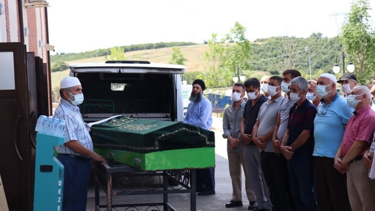 Feci kazada hayatını kaybeden emekli öğretmen toprağa verildi