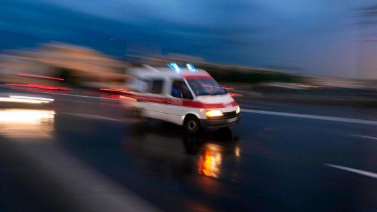 Yolcu minibüsü otomobille çarpıştı: 4 yaralı