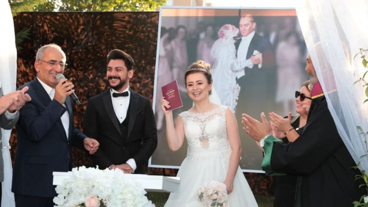 Gülümse Kafe nikah alanı mutluluğa ev sahipliği yapıyor