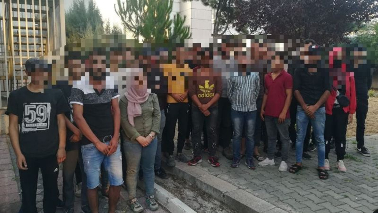 Minibüsten 38 kaçak göçmen çıktı!