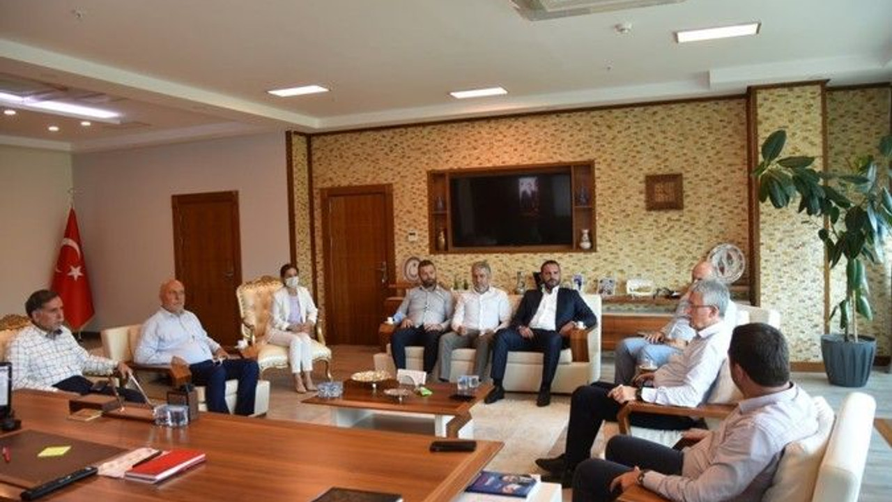 AKP Genel Merkezi'nden Özlü'ye ziyaret