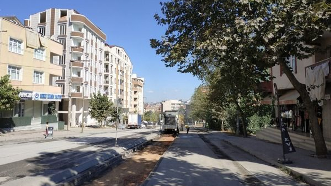 Gebze’deki önemli caddede üstyapı çalışması